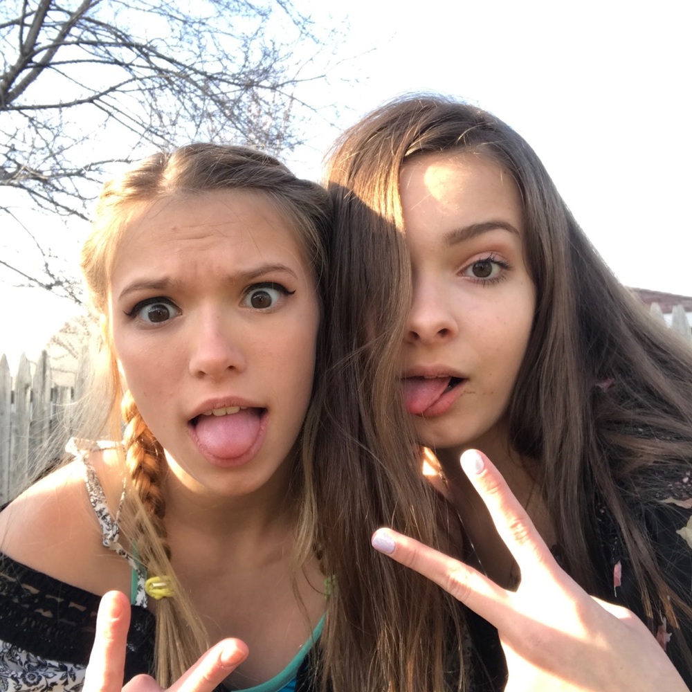 Meet your Poshers, Alexis and Audrey!